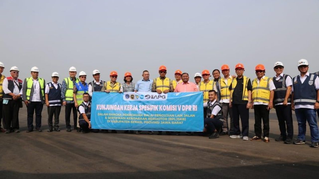 Komisi V DPR RI mengapresiasi pembangunan Proving Ground BPLJSKB di Bekasi, Jawa Barat, yang dinilai mampu meningkatkan keselamatan berkendara dan kemajuan industri otomotif nasional.