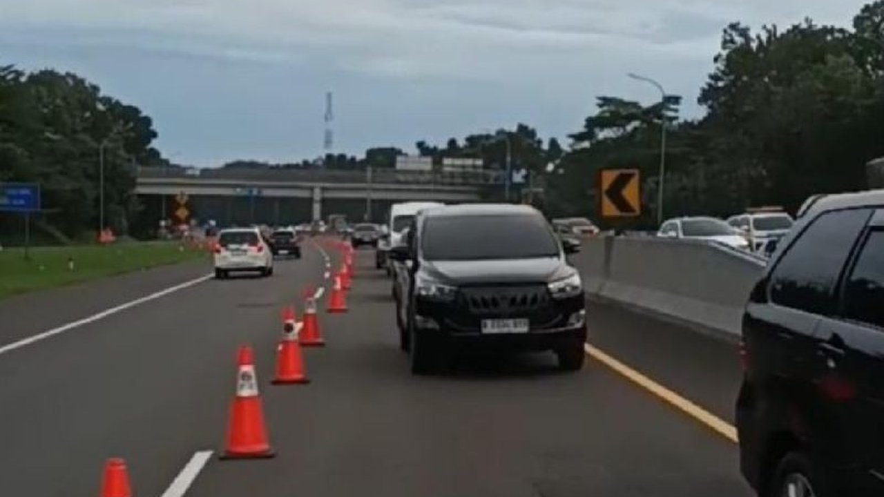 Jasa Marga terapkan contraflow di Tol Jagorawi arah Puncak mulai KM 44+400 hingga KM 46+400 untuk mengurai kepadatan lalu lintas libur panjang Waisak.