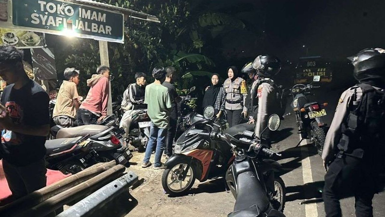 Polres Maros gencar melakukan patroli malam di lokasi rawan kriminalitas untuk mencegah aksi premanisme dan kejahatan jalanan di Kabupaten Maros, Sulawesi Selatan.