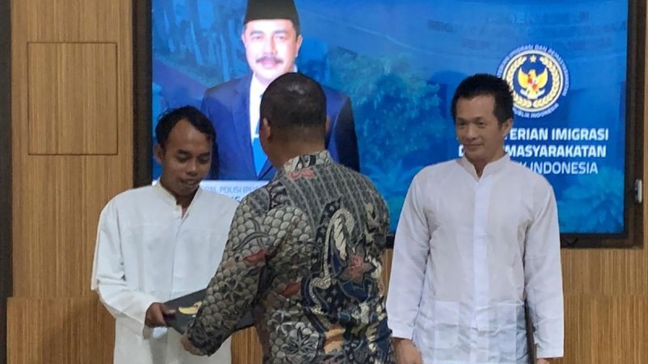 Delapan narapidana di Lapas Semarang menerima remisi Hari Waisak dengan pengurangan masa hukuman bervariasi, memberikan harapan bagi mereka untuk kembali ke masyarakat.