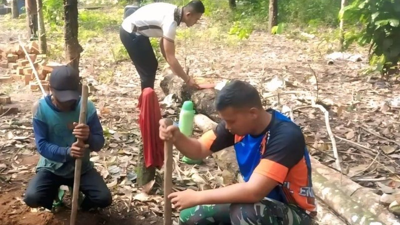 Satgas TMMD ke-124 di OKU Selatan membangun MCK dan infrastruktur lainnya di Desa Karang Agung untuk meningkatkan sanitasi dan kesehatan masyarakat serta mengurangi angka stunting.