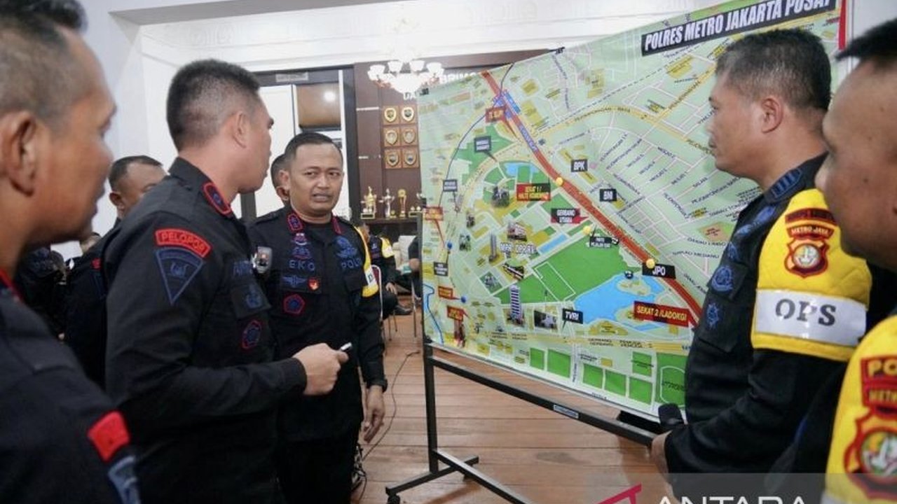 Satuan Brimob Polda Metro Jaya bersiap mengamankan Sidang Internasional PUIC ke-19 di Jakarta dengan mengerahkan 8 SSK PHH, Tim Jibom, dan kendaraan taktis, guna menjaga stabilitas keamanan nasional.