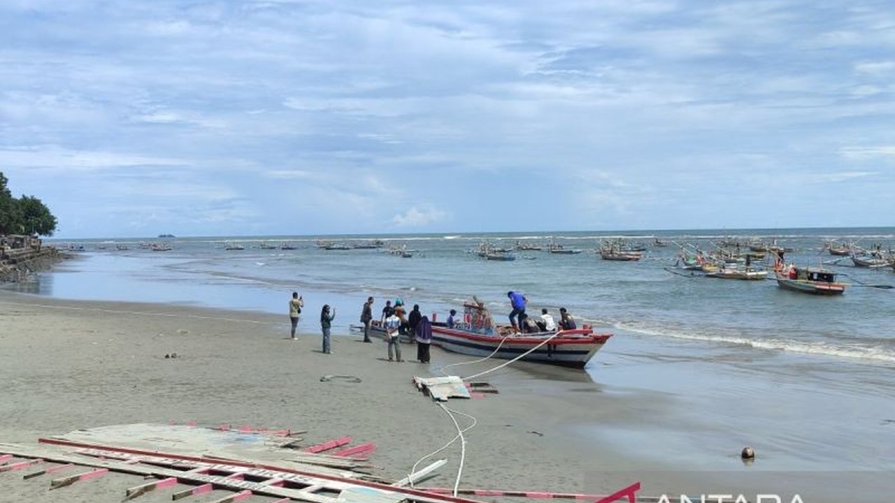 Polresta Bengkulu memeriksa tujuh orang terkait tragedi kapal karam di Pantai Malabero yang menewaskan tujuh wisatawan dan melukai beberapa lainnya.