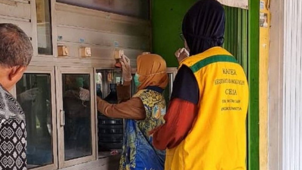 Dinas Kesehatan Kota Tangerang gencar awasi depot air minum di 13 kecamatan, pastikan kualitas air aman dan sehat untuk masyarakat.
