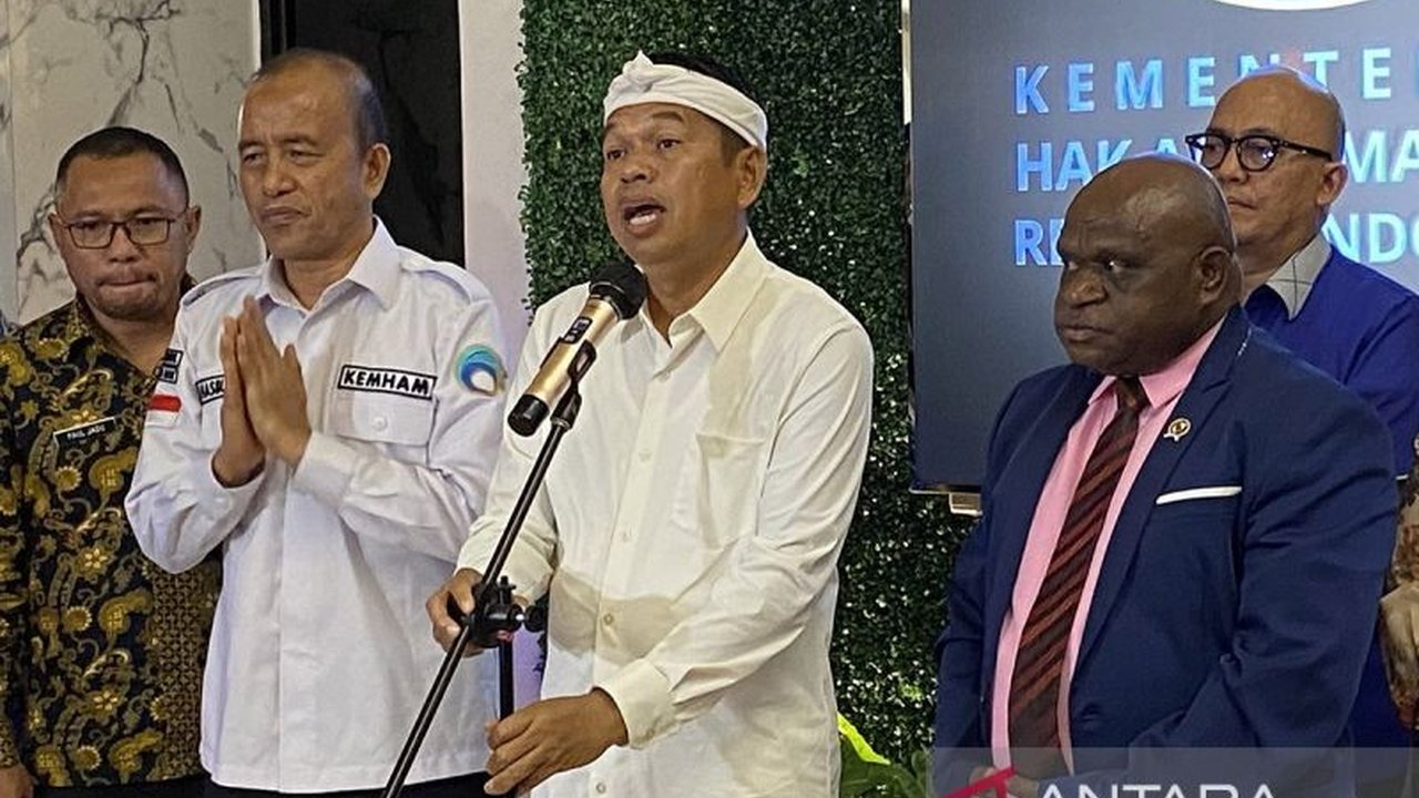 Stafsus Gubernur DKI Jakarta, Chico Hakim, menanggapi wacana Dedi Mulyadi yang akan memberikan gaji Rp10 juta per KK jika menjadi Gubernur DKI, menyebutnya sebagai salah hitung dan menjelaskan perhitungan APBD DKI Jakarta.