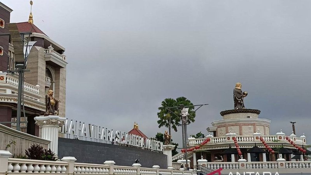 Perayaan Waisak 2025 di Kalimantan Timur diwarnai doa bersama umat Buddha untuk kedamaian Indonesia dan kelancaran pembangunan Ibu Kota Nusantara (IKN).