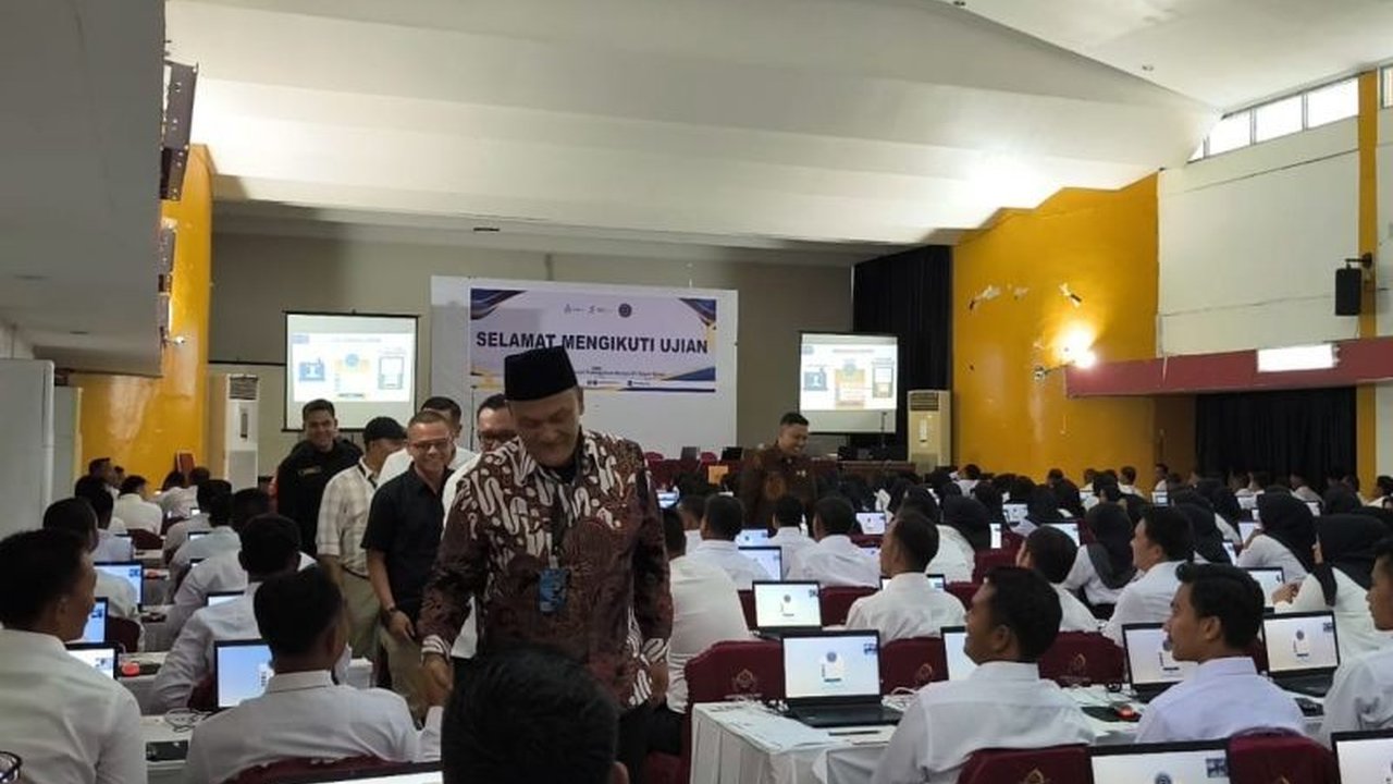 Pemerintah Kabupaten Pasaman Barat menggelar seleksi kompetensi PPPK tahap II untuk 1.508 peserta di Padang, dengan harapan dapat meningkatkan kualitas pelayanan publik.