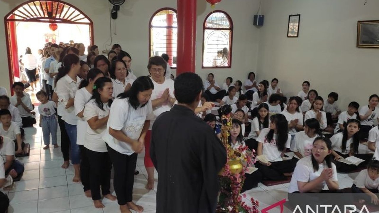 Di Hari Waisak 2569 BE, Ketua Vihara Buddhis Svakha, Aldi Chundra, berharap perdamaian dunia terwujud, bebas dari konflik geopolitik dan perang, serta mengajak seluruh umat untuk berpartisipasi dalam rangkaian kegiatan ritual keagamaan.