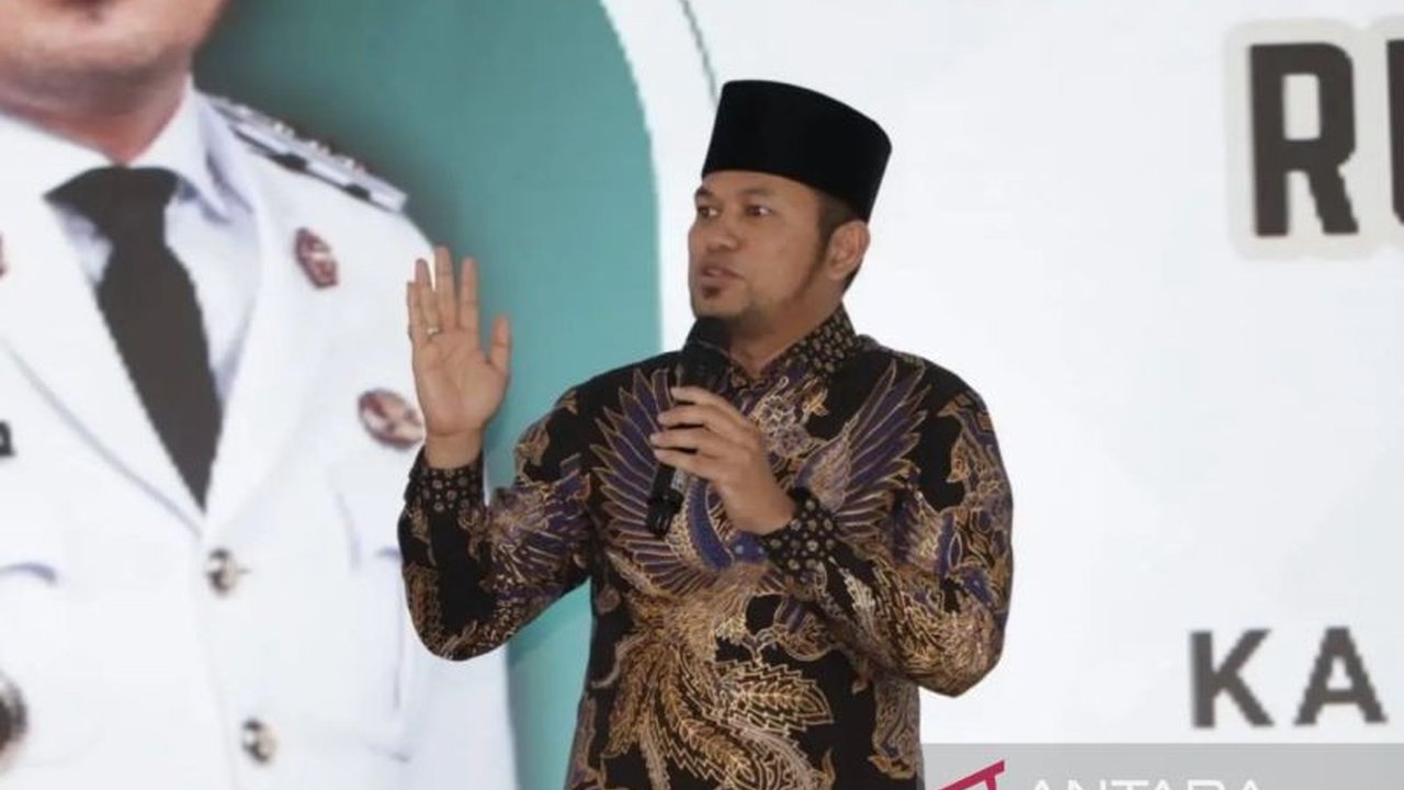 Gubernur Kalimantan Timur ungkap tantangan geografis dan infrastruktur sebagai kendala utama dalam upaya pengentasan kemiskinan, terutama di daerah terpencil dan perbatasan.