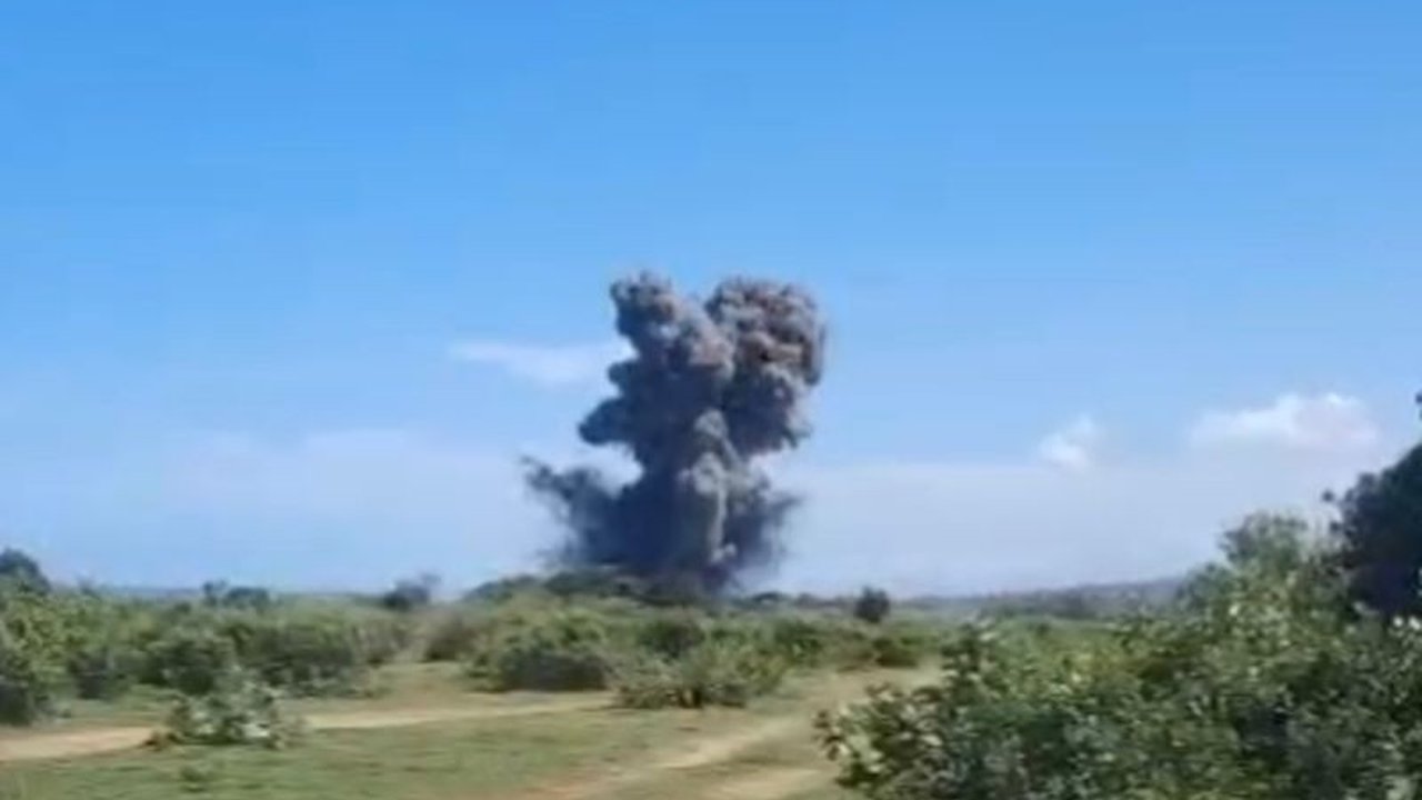 Ledakan amunisi kedaluwarsa di Pantai Sagara, Garut, tidak menimbulkan korban berkat lokasi yang jauh dari permukiman warga dan prosedur keamanan ketat yang diterapkan TNI.