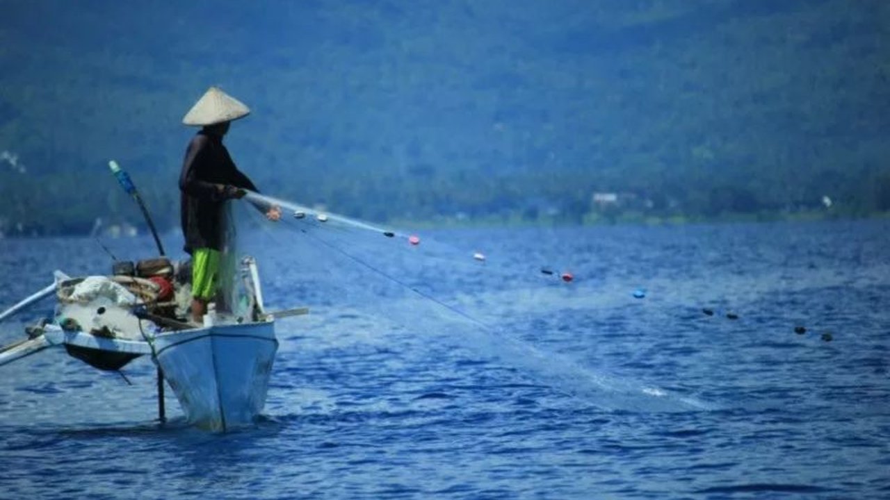 Indonesia berupaya membangun kedaulatan pangan biru melalui sinergi ekonomi biru dan Program Makan Bergizi Gratis (MBG) untuk menghadapi tantangan global dan mencapai ketahanan pangan nasional.