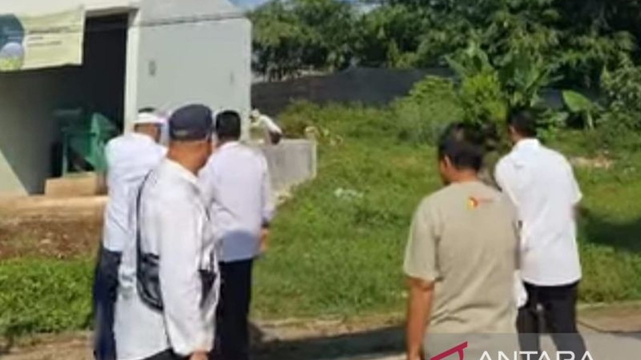 Dinas Lingkungan Hidup (DLH) Cianjur bertekad mengurangi sampah di TPA Mekarsari dengan mendorong tujuh pasar tradisional untuk mengolah sampah organik secara mandiri, seperti yang telah sukses dilakukan Pasar Ciranjang.