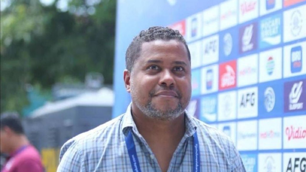 Pelatih Persik Kediri, Divaldo Alves, menduga pelemparan batu ke bus timnya usai laga melawan Arema FC di Kanjuruhan bukan dilakukan suporter, melainkan orang luar, sementara manajemen Persik menerima permintaan maaf dari berbagai pihak.