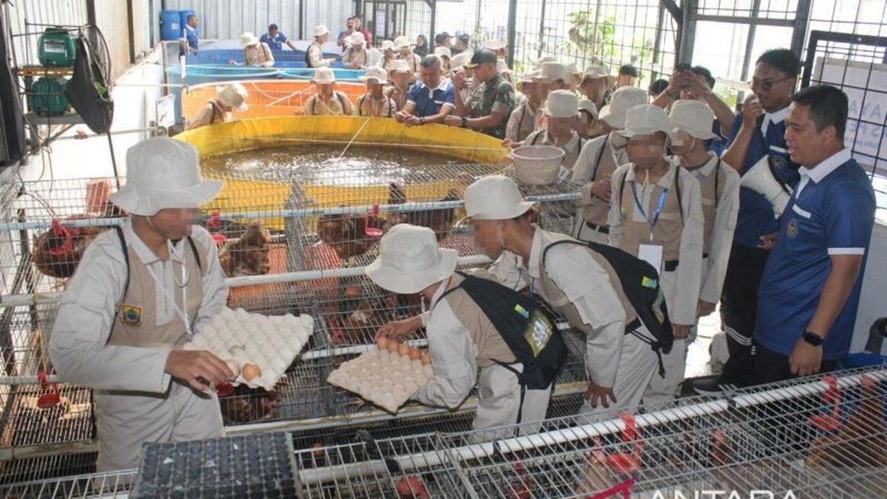 Pemerintah Kabupaten Cianjur menggelar pelatihan parenting bagi 30 orang tua siswa bermasalah untuk menciptakan pola asuh yang lebih baik dan mencegah perilaku negatif anak.