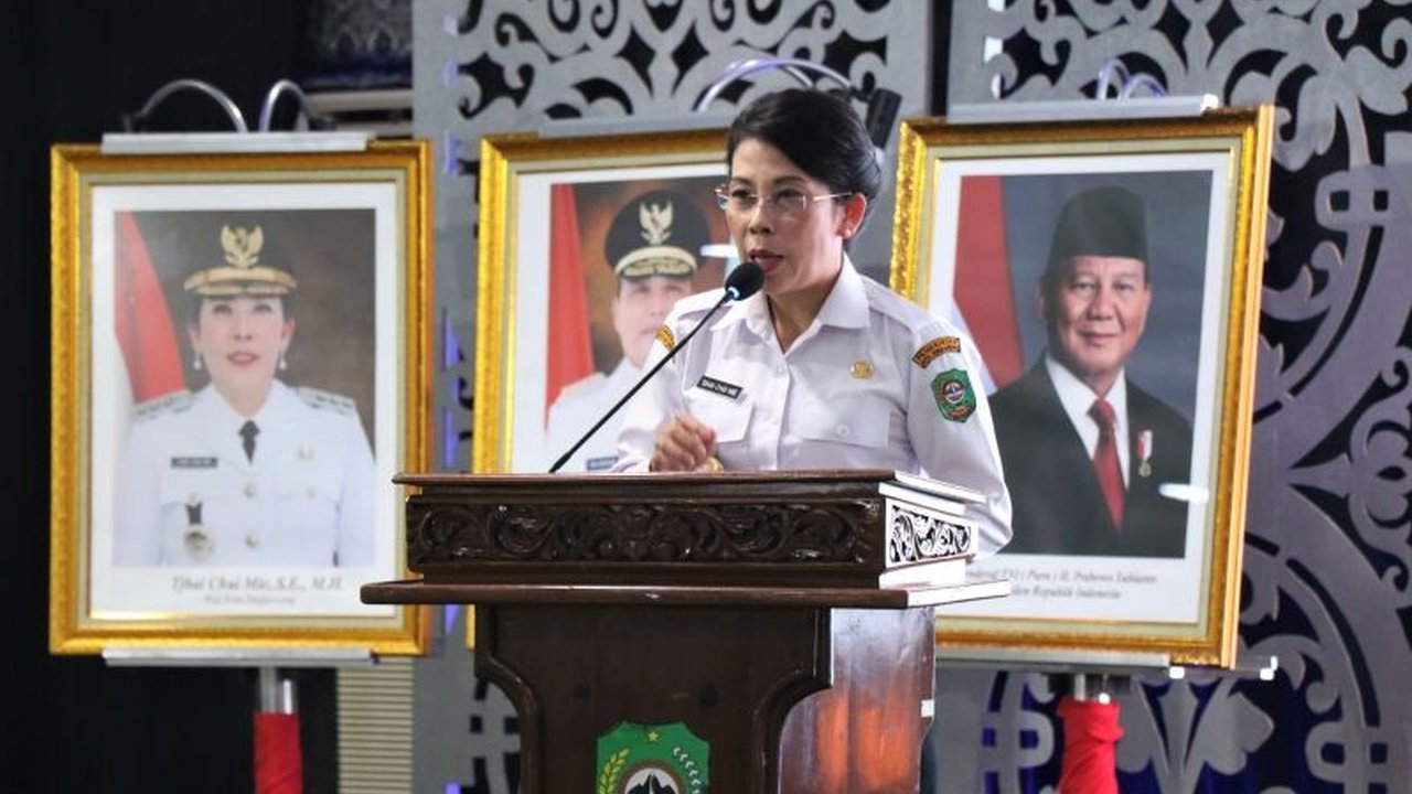 Wali Kota Singkawang mengajak warga merefleksikan nilai cinta kasih dalam Tri Suci Waisak 2569 BE/2025, sekaligus optimistis dengan kemajuan kota berkat bandara baru.