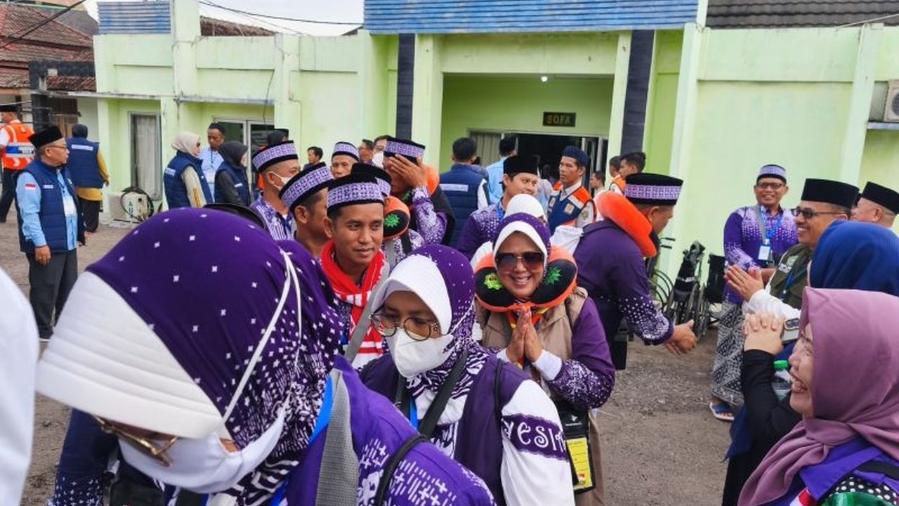 Kemenag Lampung telah memberangkatkan 3.536 calon haji dalam gelombang pertama tahun 2025 menuju Madinah, dengan satu jamaah menjalani perawatan di rumah sakit.