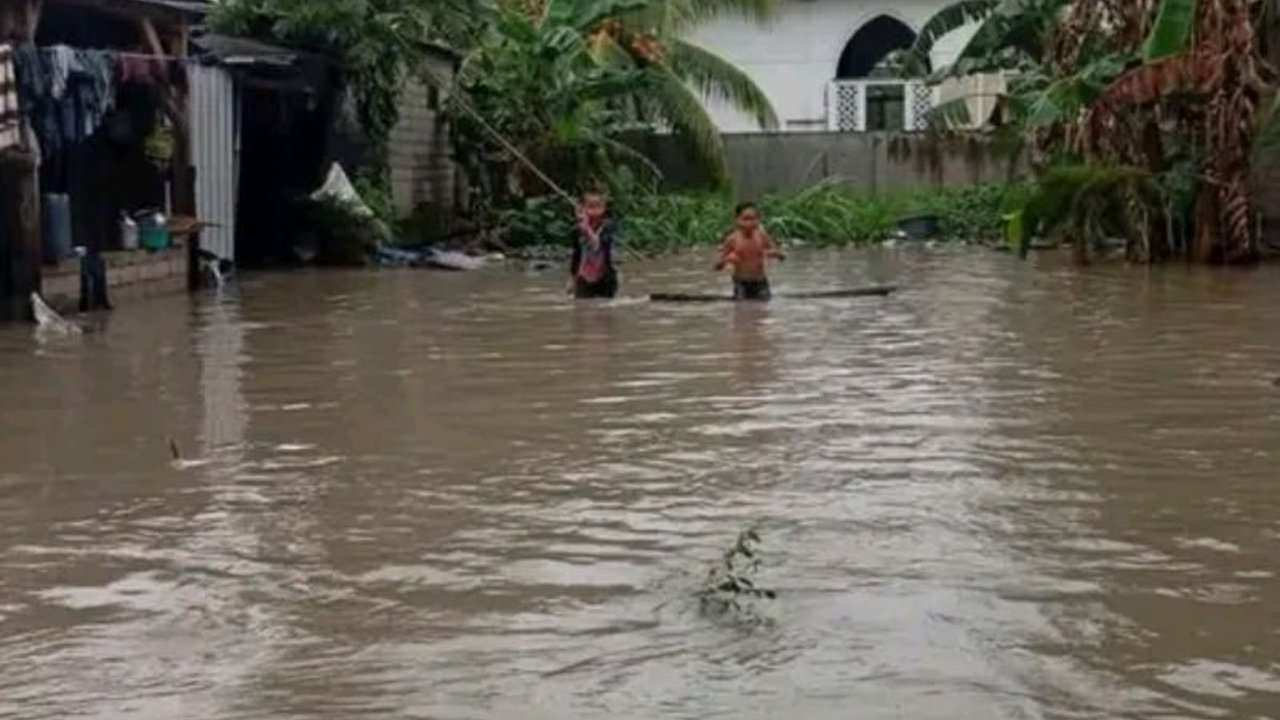 107 KK di Lombok Tengah Terdampak Cuaca Ekstrem, BPBD Lakukan Penanganan Darurat