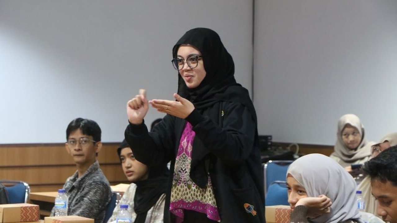 Universitas Hasanuddin (Unhas) menggelar Career Talk untuk mahasiswa difabel, mendorong jiwa kewirausahaan dan pengembangan potensi melalui pelatihan pengelolaan kafe inklusif.