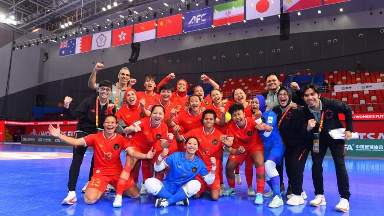Timnas Futsal Putri Indonesia melaju ke perempat final Piala Asia Futsal Putri 2025 dan akan berhadapan dengan tuan rumah China pada Selasa, 13 Mei pukul 16.00 WIB.