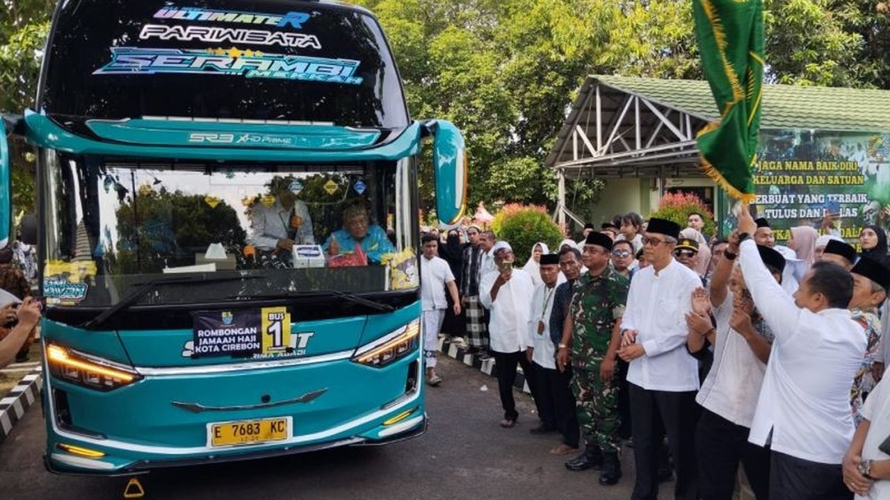 Rombongan pertama Calon Haji Kota Cirebon, Kloter 10 KJT, berjumlah 353 orang telah diberangkatkan menuju Embarkasi Kertajati untuk menunaikan ibadah haji di Tanah Suci.