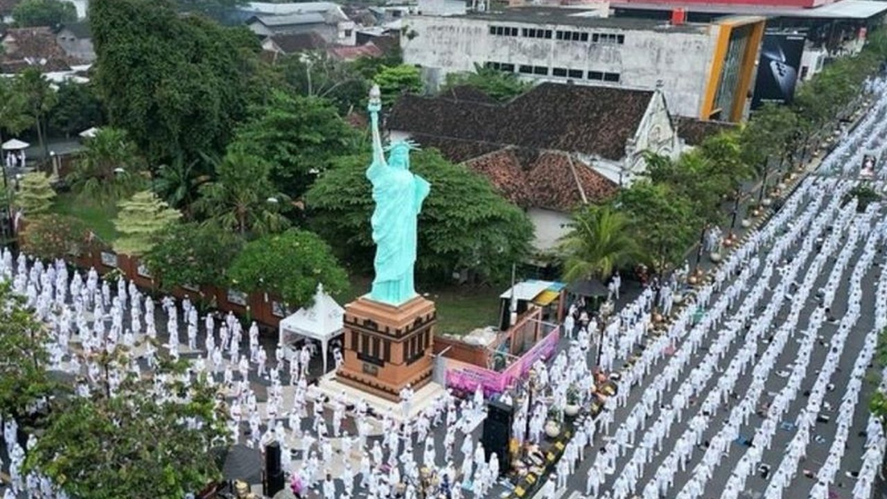 Kota Madiun diramaikan oleh 4.000 peserta senam bersama SSI-WTK dalam rangkaian Munas ke-5, Wali Kota Maidi sambut antusiasme peserta dan dampak positif bagi perekonomian.