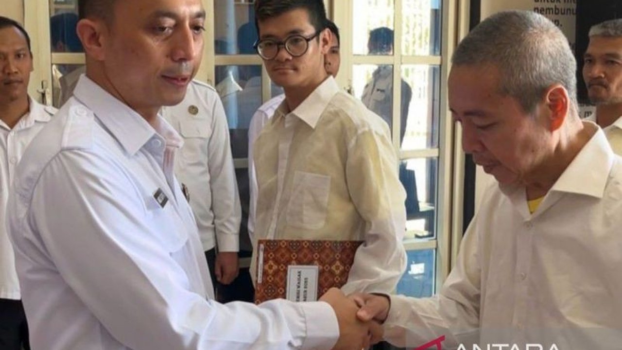 Sebanyak 38 warga binaan Rumah Tahanan Negara (Rutan) Kelas I Medan mendapatkan remisi khusus Waisak 2025 sebagai bentuk penghargaan atas perubahan perilaku positif mereka.