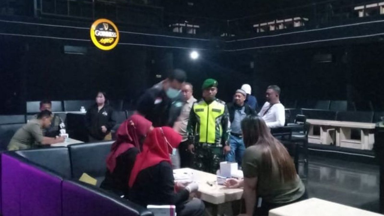 Pemerintah Kabupaten Ponorogo melakukan deteksi dini HIV di 10 tempat hiburan malam dan menemukan hasil negatif pada 101 pekerja, termasuk pemandu lagu, meskipun sebelumnya ditemukan kasus positif di lokasi lain.