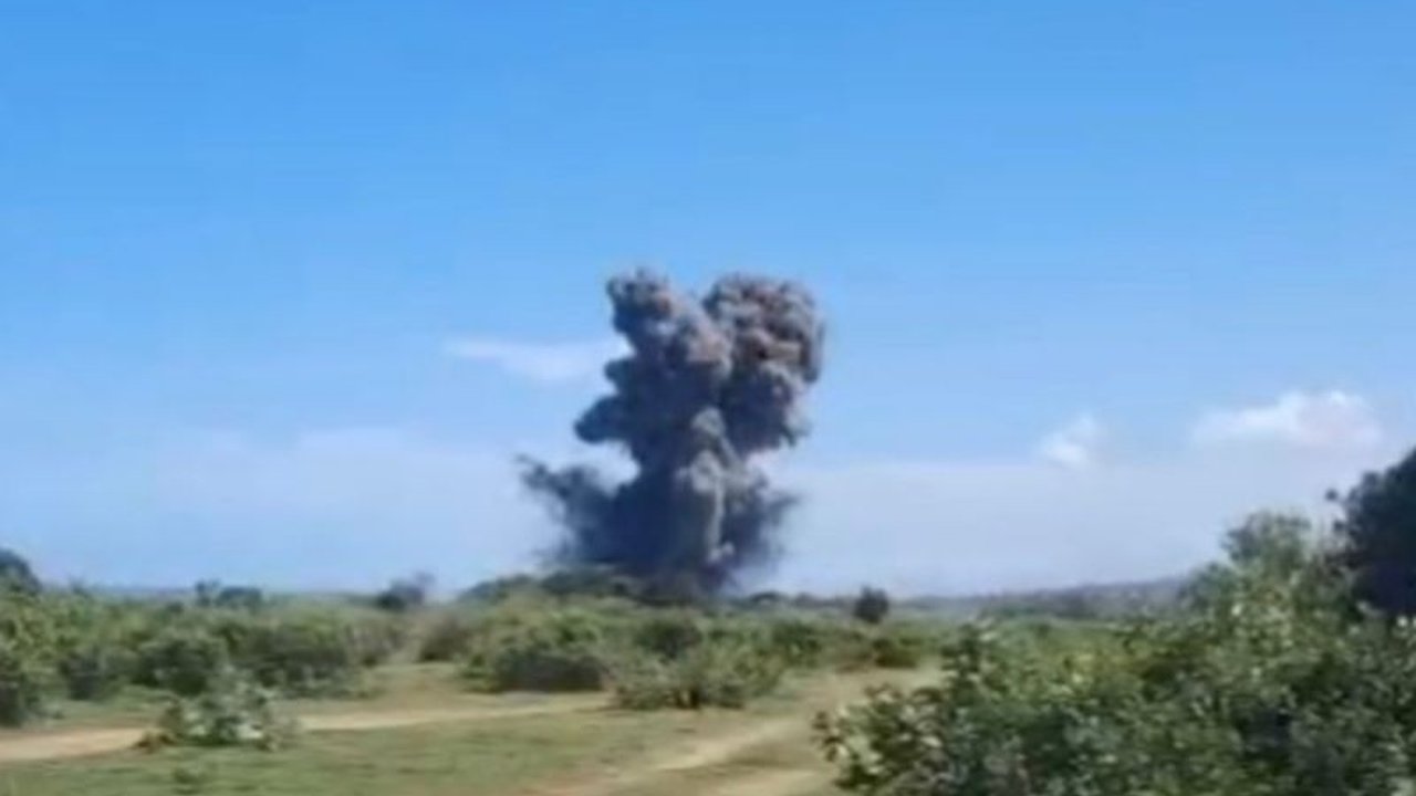 Ledakan amunisi di Garut menewaskan 13 orang, Komisi I DPR meminta pemerintah dan TNI memperketat pengamanan pemusnahan amunisi dan menyelidiki penyebab ledakan.