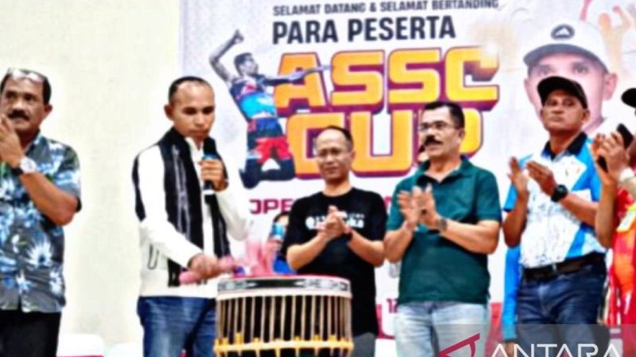 Amboina Selection Sport Club (ASSC) Kota Ambon menggelar turnamen voli terbesar di Ambon dengan 49 tim peserta, menjaring atlet-atlet berbakat untuk mengharumkan nama Ambon di kancah nasional dan internasional.