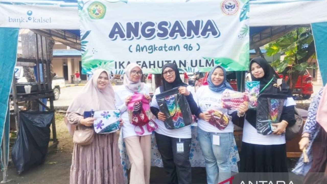 Fakultas Kehutanan ULM Kalimantan Selatan mendorong para alumni untuk aktif berwirausaha melalui UMKM kreatif, guna meningkatkan perekonomian dan memberdayakan kearifan lokal.