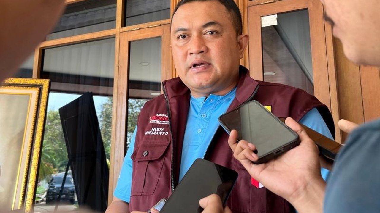 Bupati Bogor, Rudy Susmanto, mengabadikan nama Laksamana Raden Eddy Martadinata, seorang pahlawan nasional, sebagai nama jalan di kawasan Puncak, sebagai bentuk penghormatan atas jasa-jasanya.