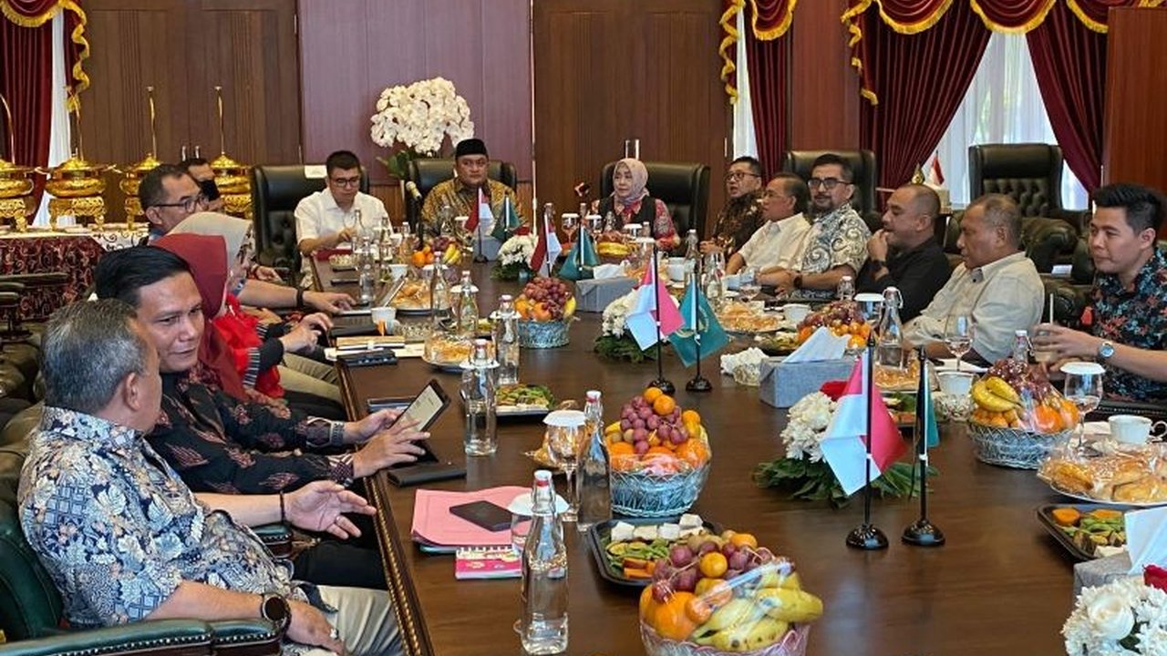 Bupati Bogor, Rudy Susmanto, selaraskan kebijakan Pemkab Bogor dengan Pemprov Jabar dalam penyusunan RKPD 2026, fokus pada pembangunan infrastruktur, kesehatan, dan penanganan TPA Galuga.