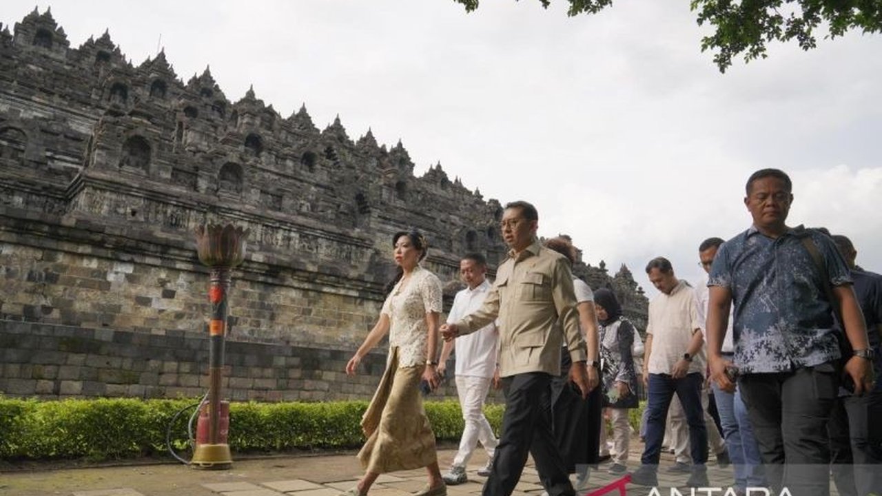 Menbud Fadli Zon mendorong Borobudur menjadi pusat spiritualitas dan kebudayaan dunia, melibatkan kolaborasi berbagai pihak untuk mewujudkan ekosistem yang berkelanjutan.
