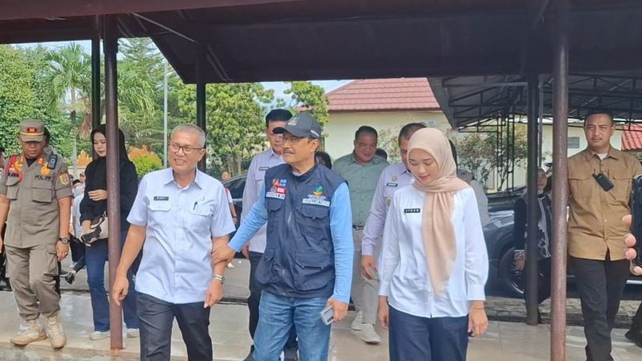 Menteri Sosial (Mensos) Saifullah Yusuf mengumumkan kesiapan 65 titik di Indonesia untuk menyelenggarakan program Sekolah Rakyat, yang bertujuan membantu masyarakat miskin mendapatkan akses pendidikan gratis.