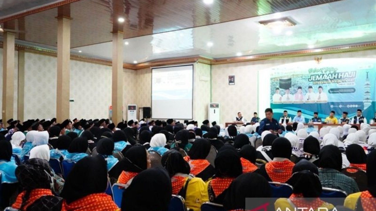 423 Calon haji Kloter 05 Embarkasi Banjarmasin dari Kalimantan Tengah telah masuk asrama haji di Banjarbaru untuk persiapan keberangkatan ke Tanah Suci pada musim haji 2025.