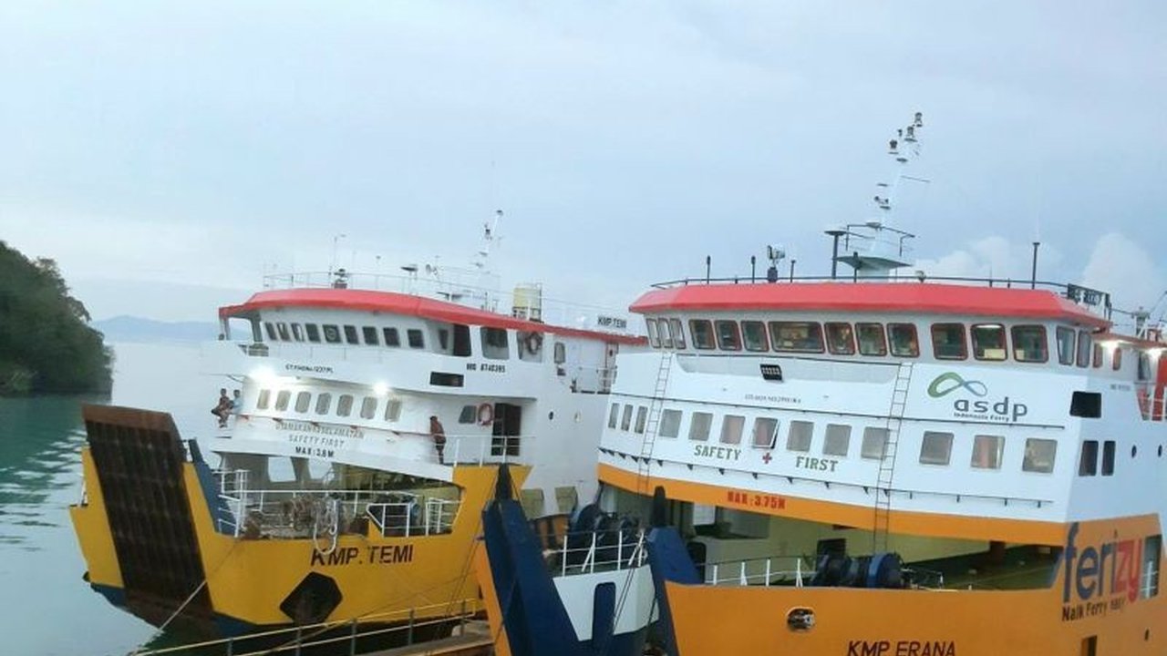 ASDP Ambon meningkatkan pengawasan penyeberangan di Maluku akibat cuaca ekstrem, memprioritaskan keselamatan penumpang dan kelancaran operasional kapal feri.