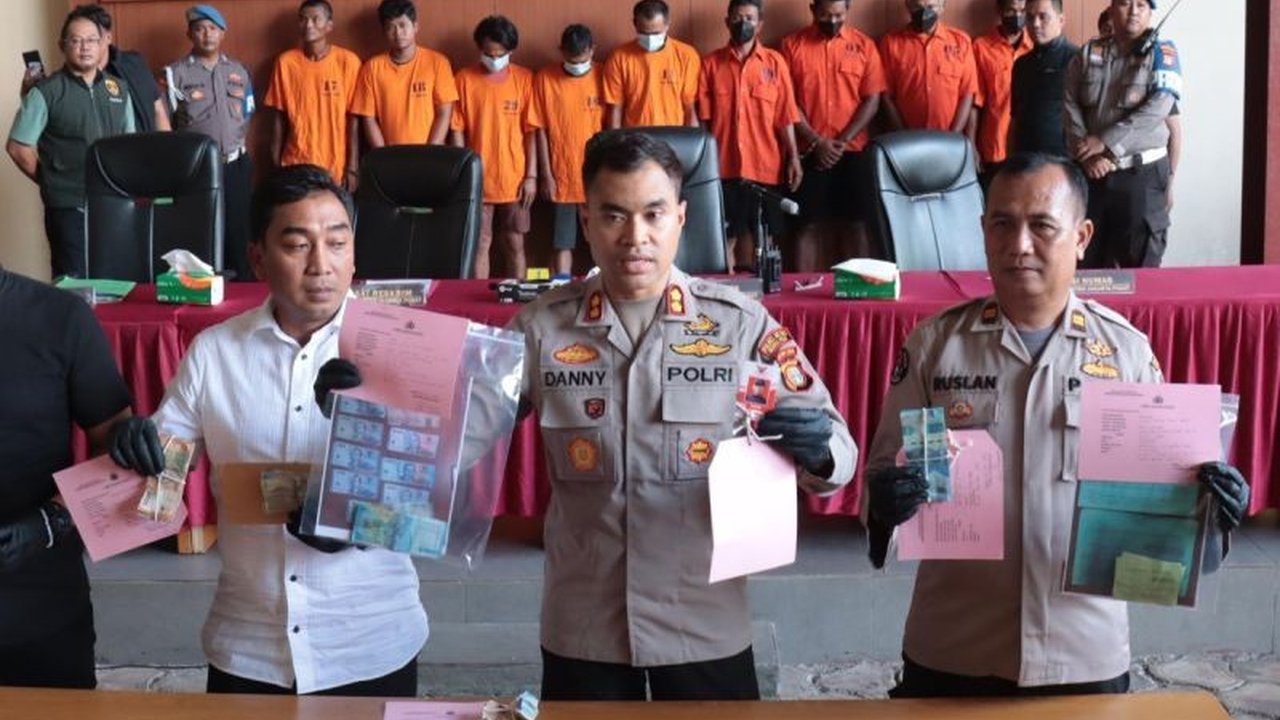 Polres Metro Jakpus menangkap 9 preman yang menjadi jukir liar karena memaksa pengunjung membayar parkir hingga Rp50.000; para pelaku terancam hukuman 9 tahun penjara.