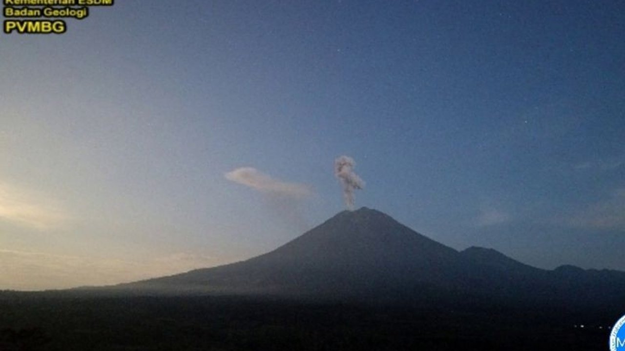Semeru Erupsi! Letusan Capai 1 Km di Atas Puncak, Warga Diminta Waspada