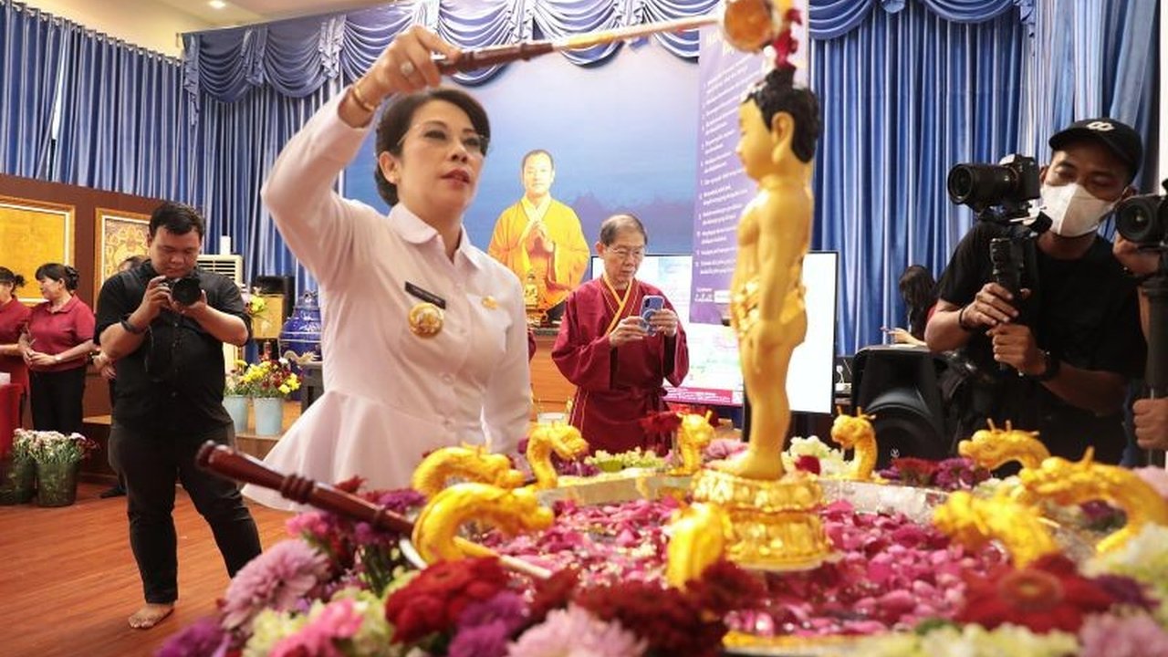 Festival Pemandian Rupang Buddha di Singkawang, Kalimantan Barat, diharapkan mampu menarik minat wisatawan dan memperkuat toleransi antarumat beragama.