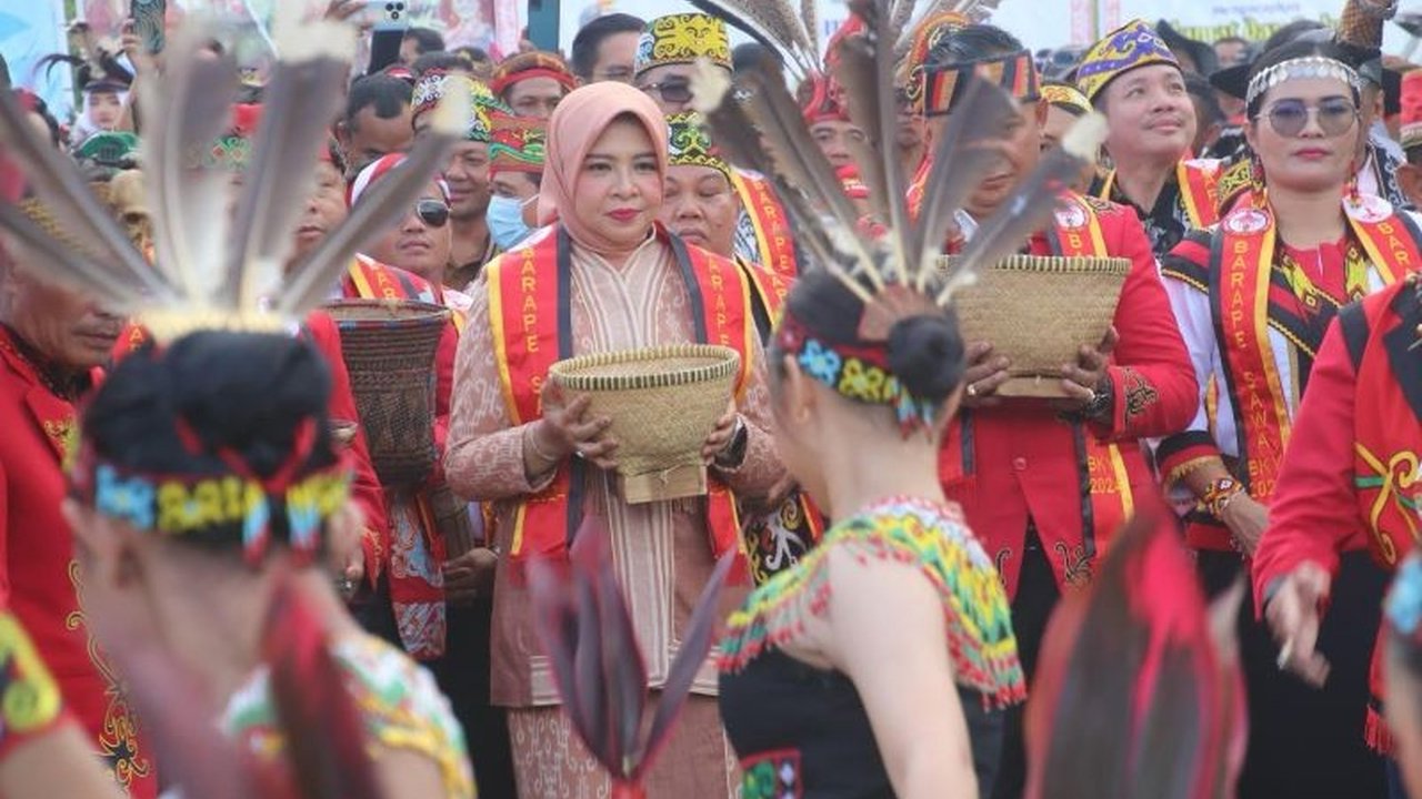 Kabupaten Bengkayang, Kalimantan Barat, terpilih sebagai tuan rumah Anugerah Pesona Indonesia (API) 2025, sebuah ajang bergengsi yang akan mempromosikan potensi wisata Kalimantan Barat ke kancah nasional dan internasional.