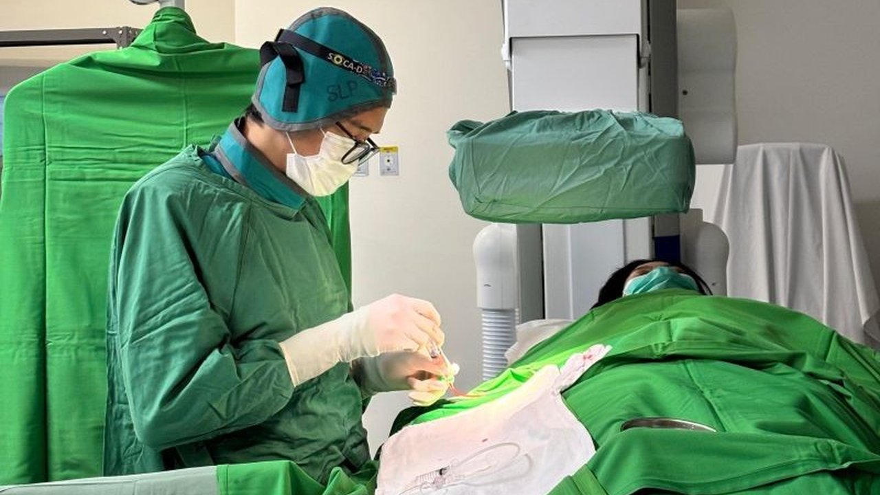 Metode zero fluoroscopy menawarkan solusi aman dan tanpa radiasi untuk mengatasi penyakit jantung struktural, termasuk pada anak-anak dan pasien dengan kondisi khusus.