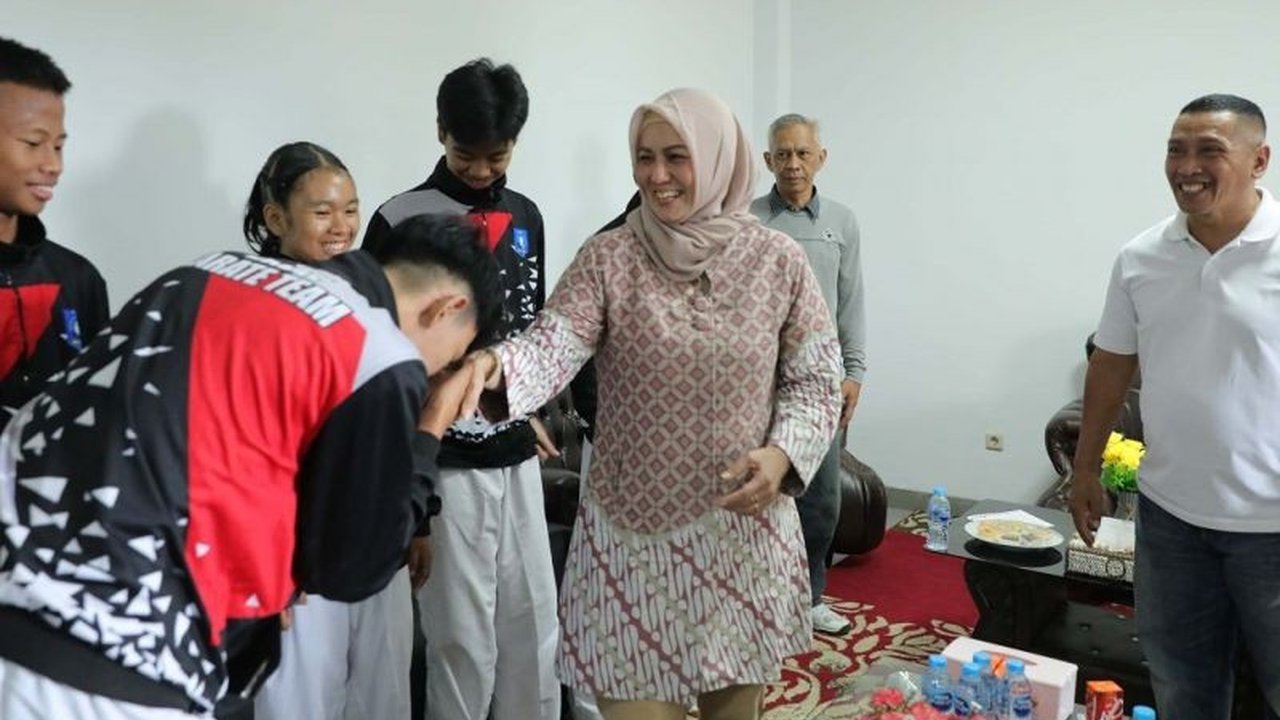 Wakil Gubernur Babel melepas tujuh atlet karate Babel untuk berlaga di Kejurnas Riau, mengincar empat medali emas dan peluang masuk Timnas SAKF.