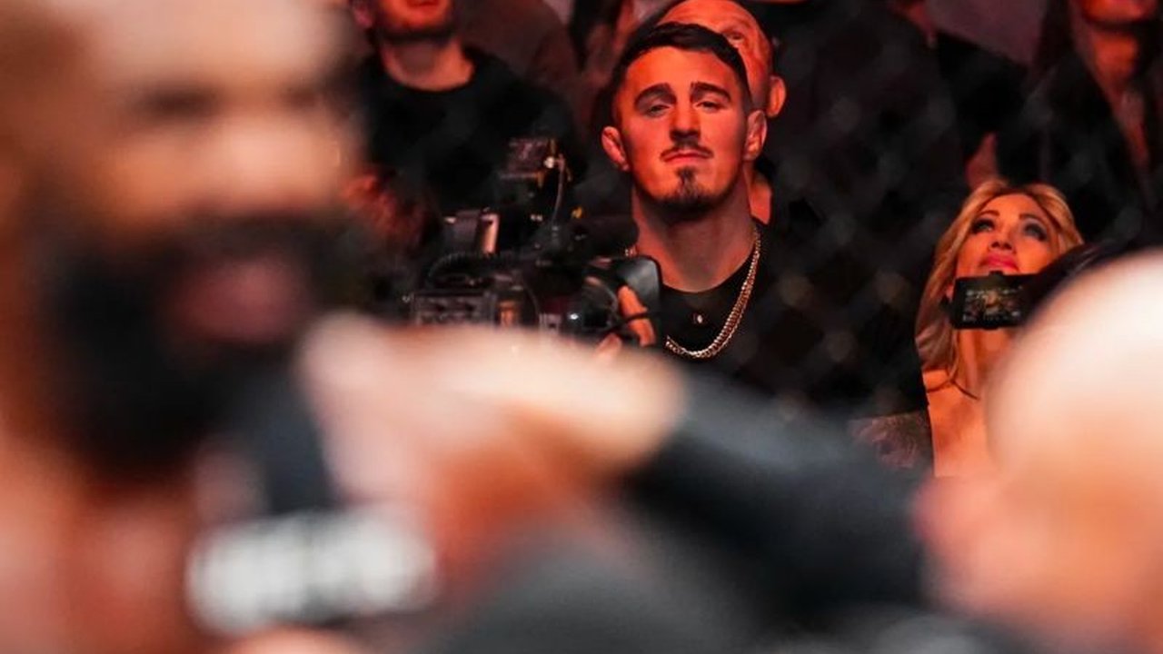 Juara interim kelas berat UFC, Tom Aspinall, mendesak duel penyatuan gelar melawan Jon Jones segera dijadwalkan, merasa sudah terlalu lama menunggu.