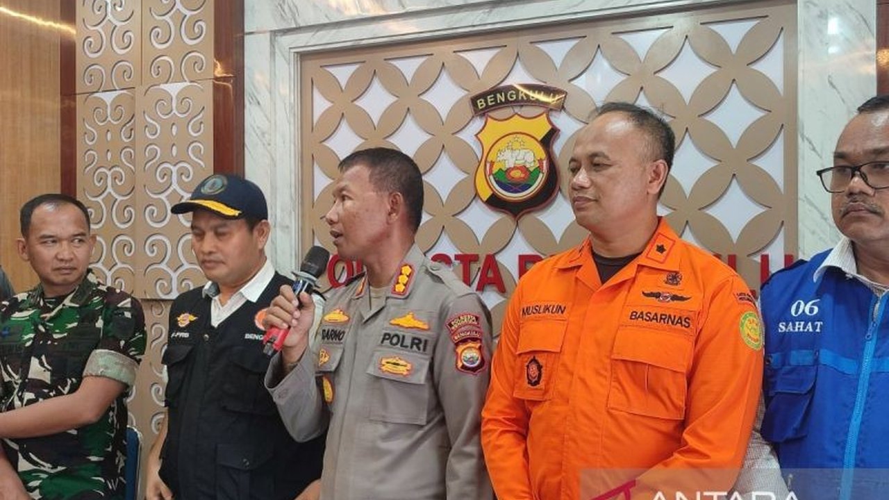 Polresta Bengkulu telah memeriksa 21 saksi terkait peristiwa nahas karamnya Kapal Tiga Putera di Pantai Malabero, Minggu lalu, yang mengangkut 107 penumpang; penyelidikan masih berlanjut untuk menentukan penyebab pasti kecelakaan.