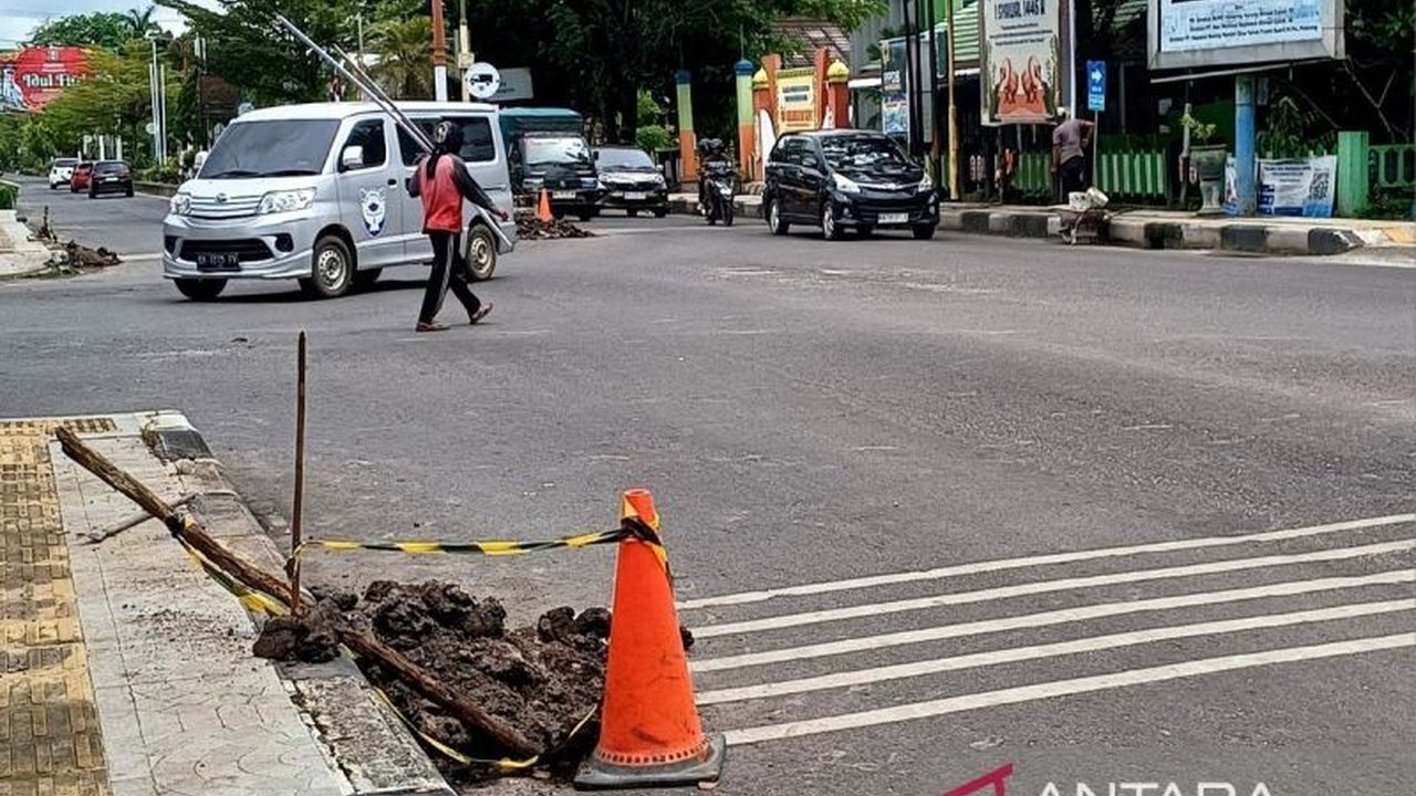 Pemerintah Kabupaten Kotawaringin Timur menganggarkan Rp950 juta dari APBD 2025 untuk peremajaan lampu lalu lintas di tiga titik strategis di Sampit guna meningkatkan keselamatan dan kelancaran lalu lintas.