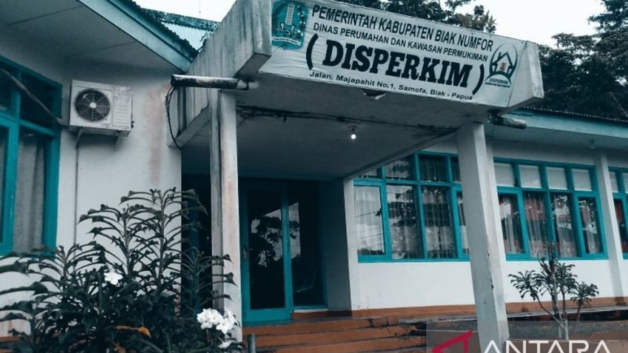 Pemkab Biak Numfor, Papua, selenggarakan rehabilitasi 52 rumah dan bangun 7 rumah baru untuk OAP agar layak huni pada tahun 2025, menggunakan dana Otsus Papua.