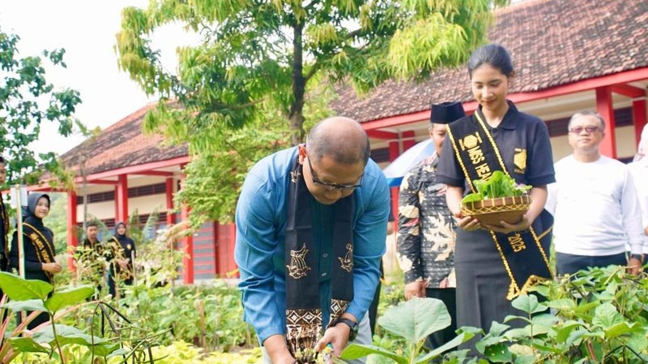 Dinas Pendidikan Jawa Timur meluncurkan program School Food Care (SFC) di 29 SMAN sebagai upaya strategis mewujudkan ketahanan pangan dan pembelajaran aktif bagi siswa.