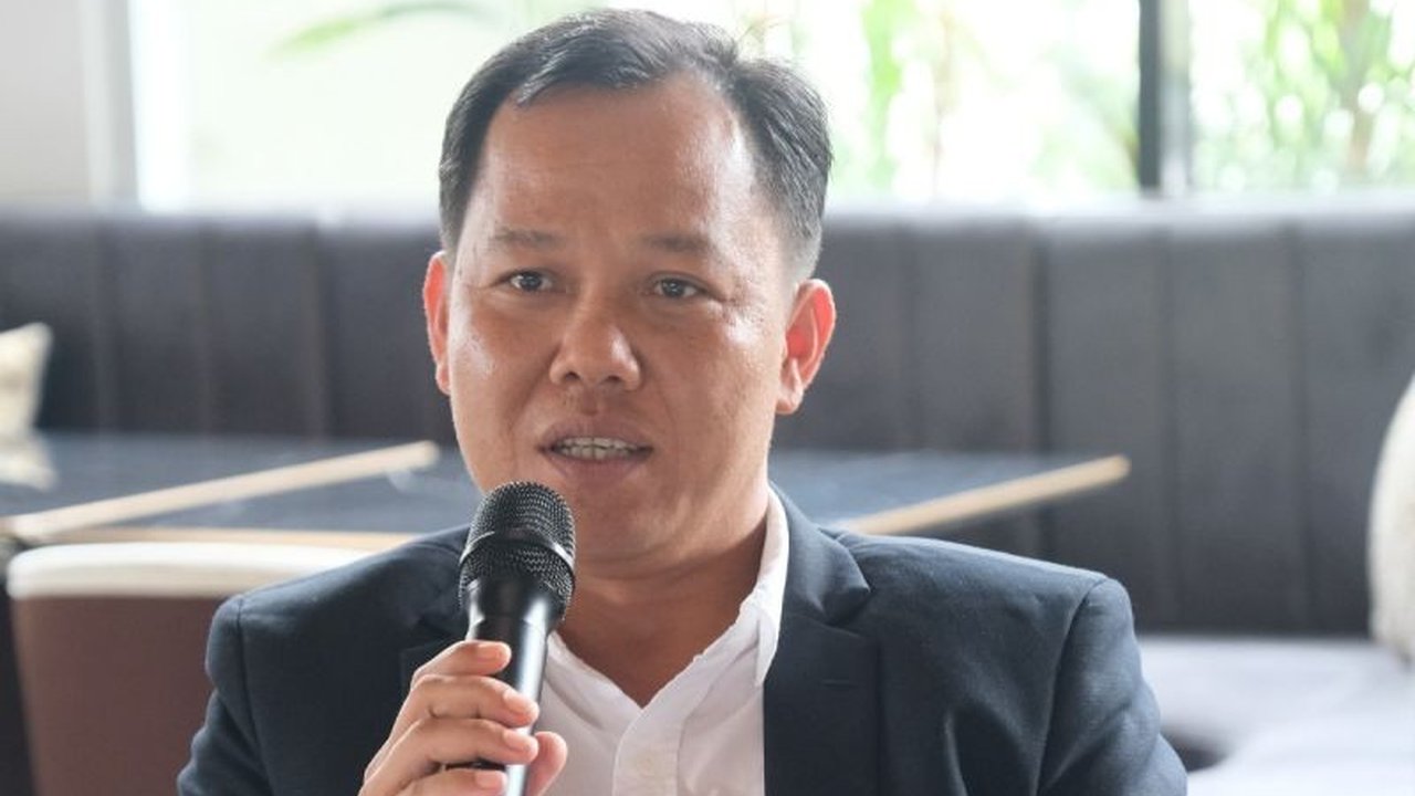 Penurunan tarif impor dalam perang dagang AS-China memberikan dampak positif bagi UMKM Indonesia, meski perlu strategi adaptasi agar tetap kompetitif.