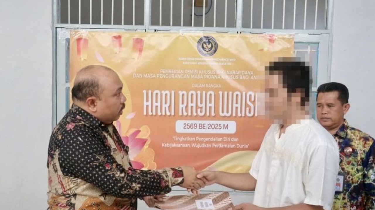 Remisi Hari Waisak di Lapas Kelas IIB Amuntai diberikan sebagai motivasi bagi warga binaan pemasyarakatan (WBP) untuk berbenah diri dan menunjukkan perilaku yang lebih baik, serta aktif berpartisipasi dalam program pembinaan.