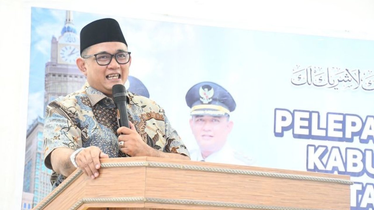 Sebanyak 70 calon haji Lombok Utara diberangkatkan ke Tanah Suci, dengan usia tertua 94 tahun dan termuda 33 tahun, menandai penurunan jumlah jamaah dalam beberapa tahun terakhir.